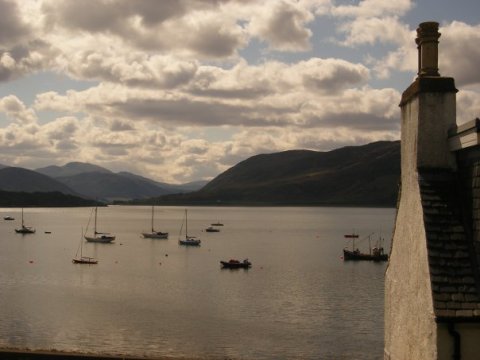 Disclaimer: I lost my camera battery charger in the nick of time, so I am pilfering these Ullapool snaps from the delightful Ishbel McFarlane. The weather is not doing that today.